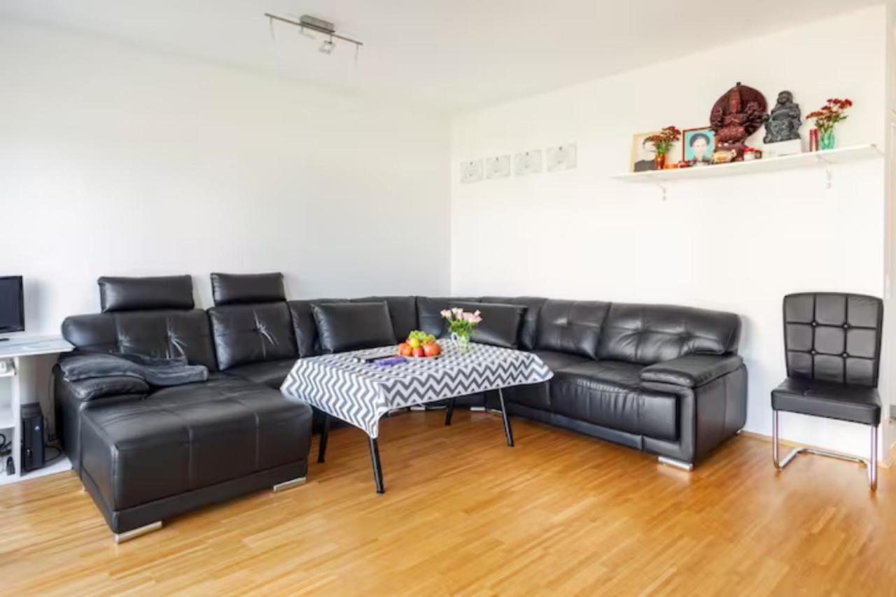 Beautiful Room With Balcony Direction To Messe Hannover Exterior photo